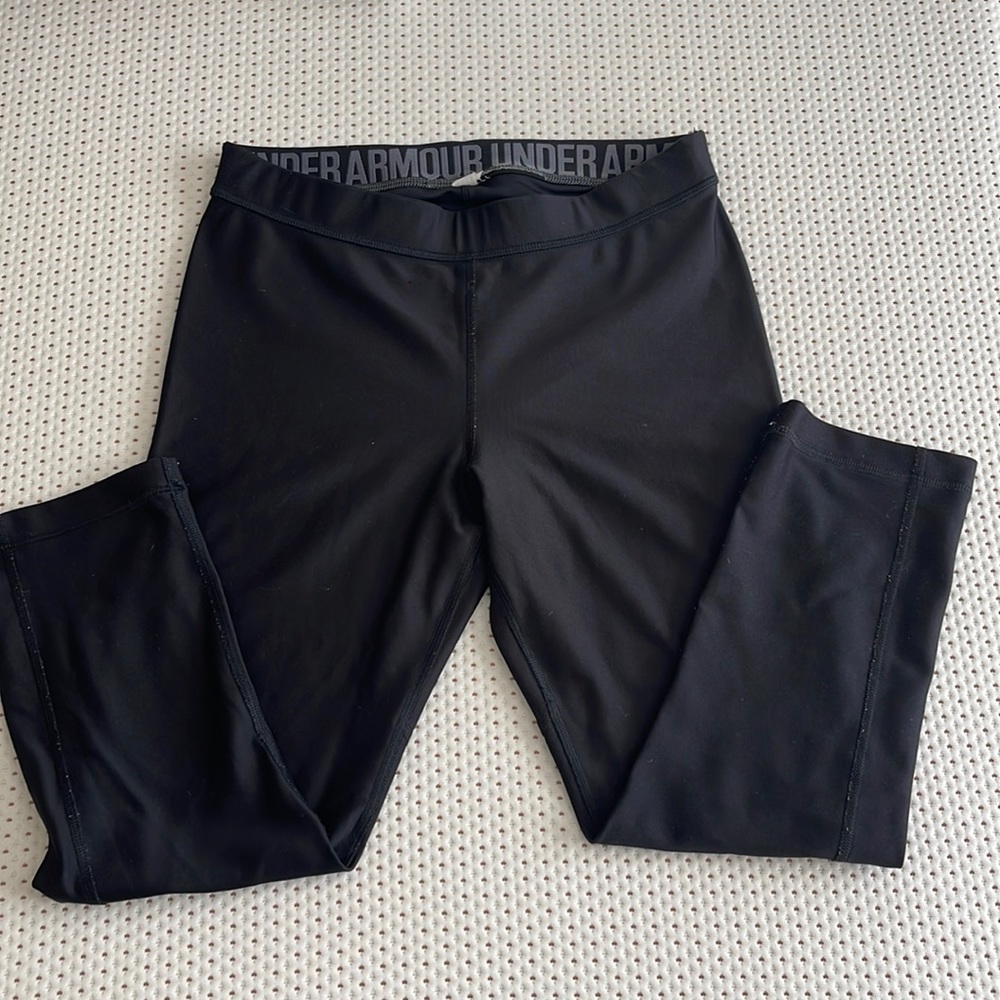 Black Cropped Under Armour Leggings; Size medium;